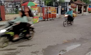 JUAL MURAH TANAH BONUS RUMAH JOMBANG 250 M K ALUN ALUN JOMBANG