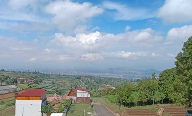 Di Jual Villa Minimalis modern di Lembang Bandung Ba