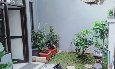 Turun harga....Di jual rumah bagus 2 lantai siap huni di Margahayu permai
