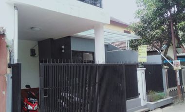 Turun harga....Di jual rumah bagus 2 lantai siap huni di Margahayu permai