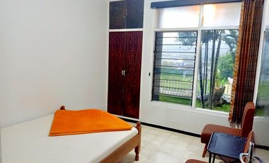 DISEWAKAN HARIAN VILLA KELUARGA YANG ASRI DI WISATA SONGGORITI, BATU