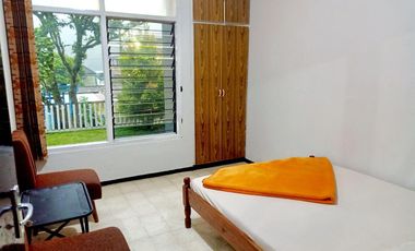 DISEWAKAN HARIAN VILLA KELUARGA YANG ASRI DI WISATA SONGGORITI, BATU