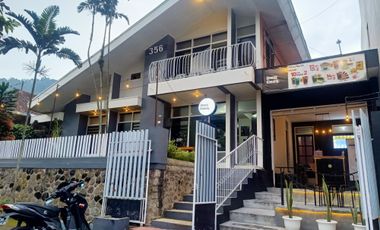 DISEWAKAN HARIAN VILLA KELUARGA YANG ASRI DI WISATA SONGGORITI, BATU