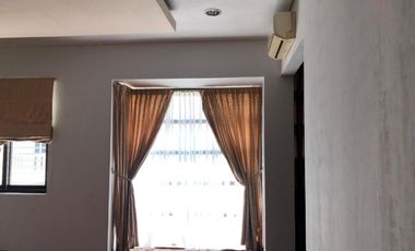 Town house Springhill Kemayoran Lt 300 M2, 4 Lantai, Timur, Lift