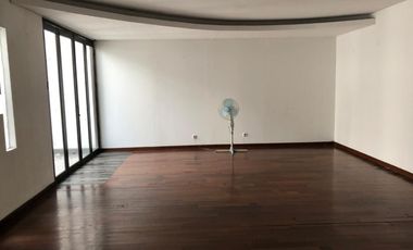 Town house Springhill Kemayoran Lt 300 M2, 4 Lantai, Timur, Lift