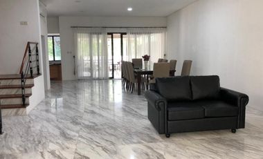 Town house Springhill Kemayoran Lt 300 M2, 4 Lantai, Timur, Lift