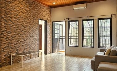 Rumah Cantik Semi Furnished Siap Huni di Emerald Bintaro Jaya 11737LR