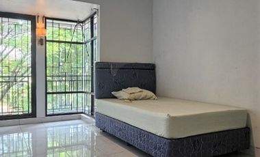 Rumah Cantik Semi Furnished Siap Huni di Emerald Bintaro Jaya 11737LR