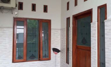 Disewakan Rumah Semi Furnished Bagus Daerah Wiyung Dekat Raya Mastrip