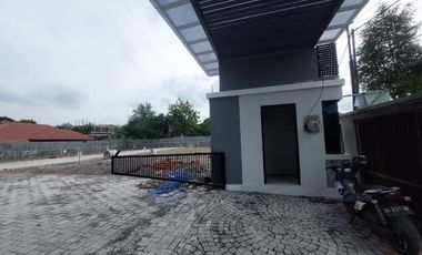 rumah cantik modern minimalis di perumahan cluster solo