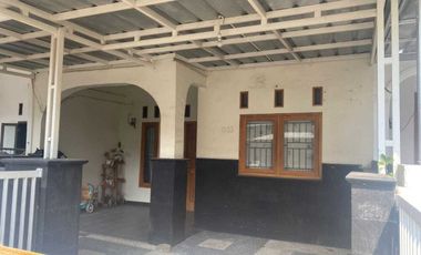 Rumah bagus jl. Morotai disewakan lokasi strategis