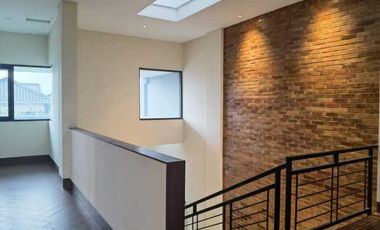 Jual rumah mewah ,  baru Kota Baru Parahyangan