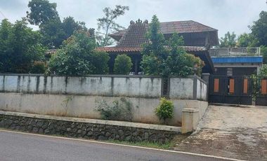 Rumah Model Joglo Dekat Tempat Wisata 742 m²