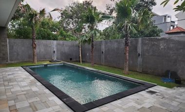 Dijual atau Disewakan Luxury villa full furnish di Nusa dua