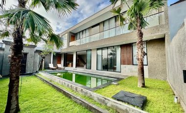 Dijual atau Disewakan Luxury villa full furnish di Nusa dua