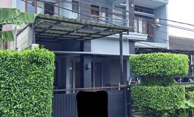 Disewakan Rumah Bagus Luas 2 Lantai Semi Furnished SHM di Pamulang