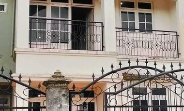 Rumah jln utama komplek palm hill.