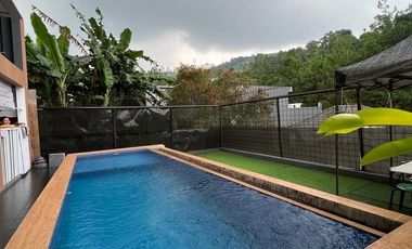 Jual di bawah Appraisal Bank Rumah Villa CANTIK Ada KOLAM RENANG FULL FURNISHED di RESORT DAGO
