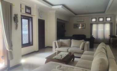 Rumah Disewakan Balikpapan Baru 1 Lt Full Furnished Kolam Renang