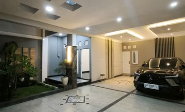 Dijual rumah mewah di dekat ta tv solo