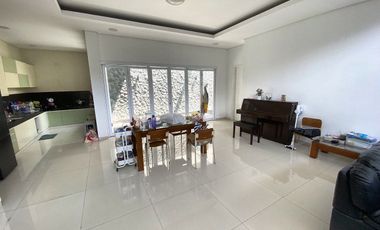 Rumah Mewah Modern  Strategis Tengah kota Serengan Solo