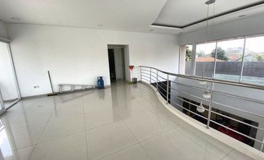 Rumah Mewah Modern  Strategis Tengah kota Serengan Solo