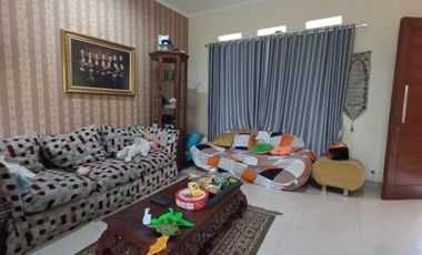 Rumah Dekat Statiun Swimming Pool di Villa Gunung Lestari Ciputat13979