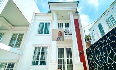 rumah nuansa villa dua lantai di cipanas puncak jawa barat