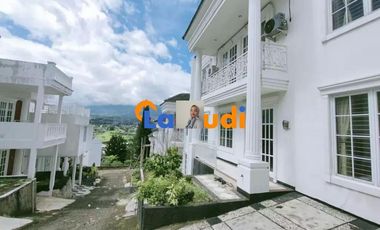 rumah nuansa villa dua lantai di cipanas puncak jawa barat