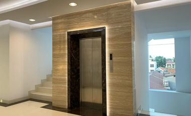 DISEWAKAN MINI BUILDING KANTOR BARU 3 LANTAI DI KEBAYORAN LAMA LOKASI