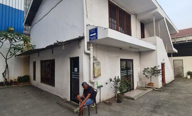 DISEWAKAN MINI BUILDING KANTOR BARU 3 LANTAI DI KEBAYORAN LAMA LOKASI