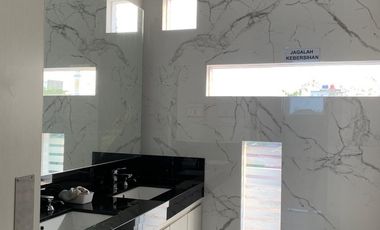 DISEWAKAN MINI BUILDING KANTOR BARU 3 LANTAI DI KEBAYORAN LAMA LOKASI