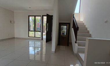 Rumah 2 lantai di Podomoro Park dekat club house