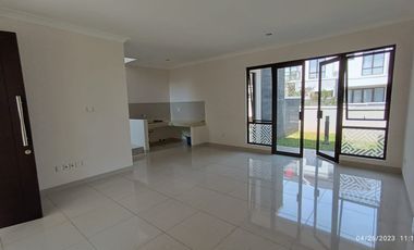 Rumah 2 lantai di Podomoro Park dekat club house