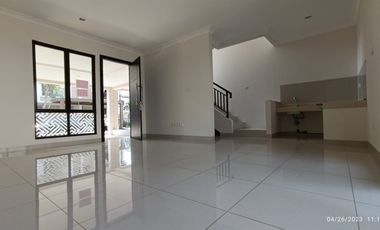 Rumah 2 lantai di Podomoro Park dekat club house