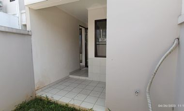 Rumah 2 lantai di Podomoro Park dekat club house