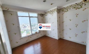 Hunian mewah  4 Kamar Tidur Apartemen Pantai Mutiara