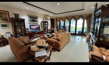 Rumah besar Radio dalam