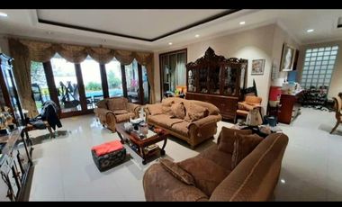 Rumah besar Radio dalam