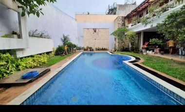 Rumah besar Radio dalam