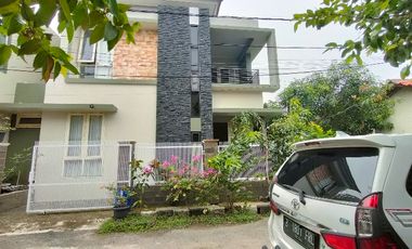 RUMAH CANTIK,KOKOH BAGUS 2 LANTAI ,DIJUAL DI CIKARANG BARU JABABEKA