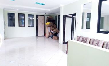Kantor & gudang 3lantai di pinggir jln raya wibawamukti jatisari bksi