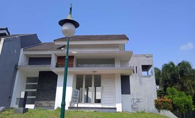Rumah hook di Front View Rancamaya Golf Estate dengan harga terbaik