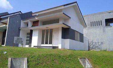 Rumah hook di Front View Rancamaya Golf Estate dengan harga terbaik