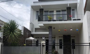 Rumah Asri Dan Sejuk Di Batu Malang Jawa Timur S8675