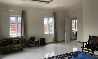 Rumah Asri Dan Sejuk Di Batu Malang Jawa Timur S8675