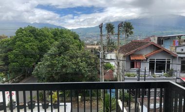 Rumah Asri Dan Sejuk Di Batu Malang Jawa Timur S8675