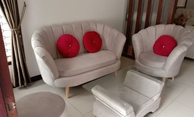Disewa/Dijual Rumah Baru Siap Huni Semi Furnish di Buah Batu Regency