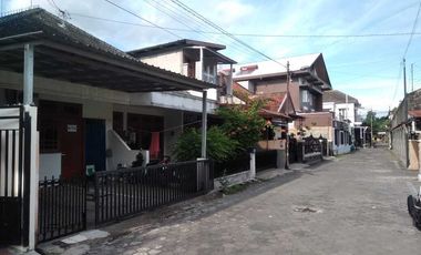 A193 - Rumah Luas Muat 2 Mobil dekat XT Square dan  jl Kusumanegara