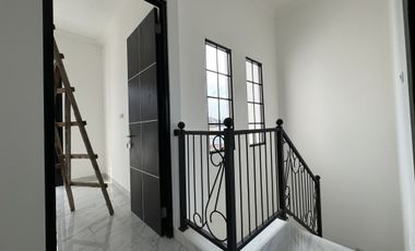 Rumah 2 Lantai Siap Huni Design Modern Klasik